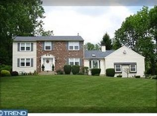 8 Glenmore Dr, Glen Mills, PA 19342