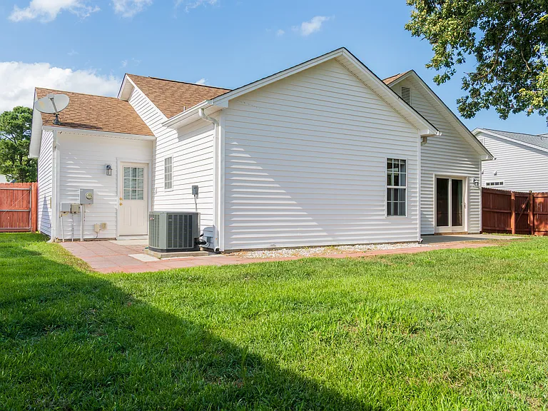 2117 Heathwood Dr — Photo 4