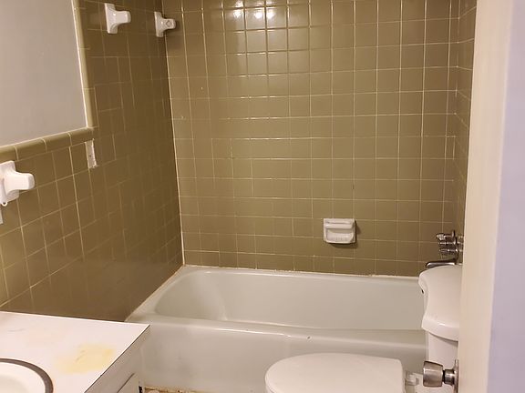 4th image of 35 Clara St