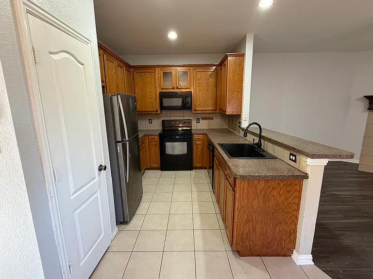 5613 Blackmon Ct — Photo 4