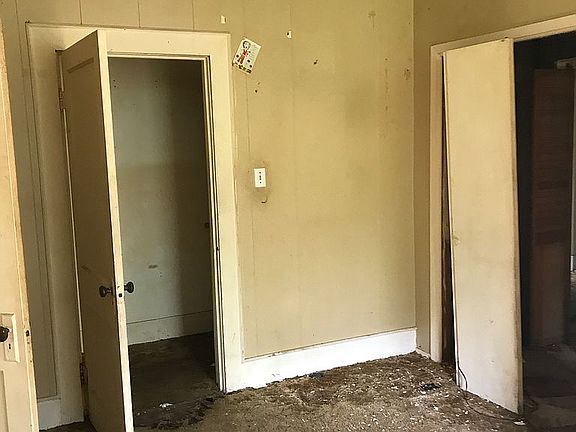 5th image of 1011 Rose Ann St