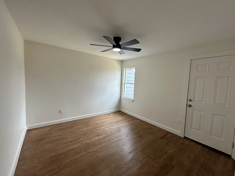 7001 NW 58th St — Photo 10
