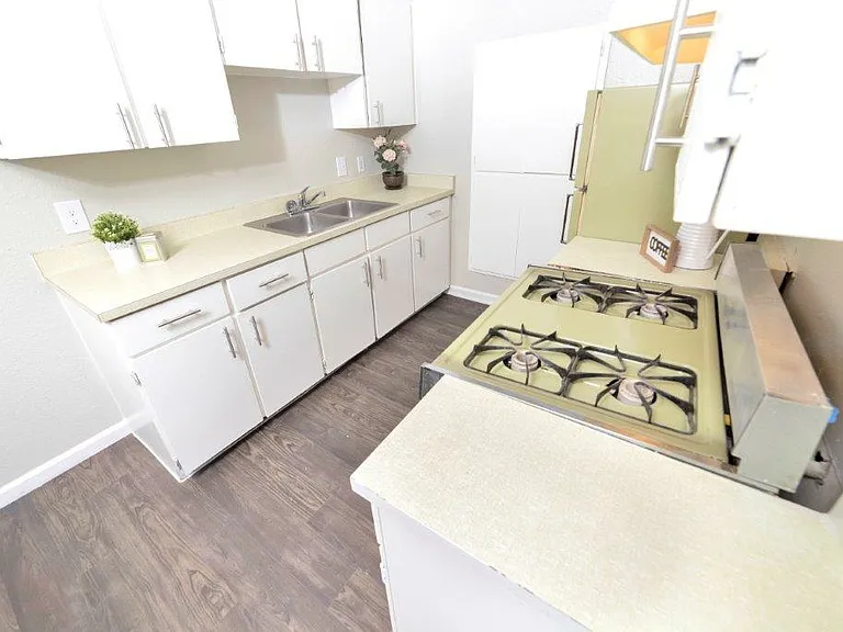 South Point Apartments — Photo 11