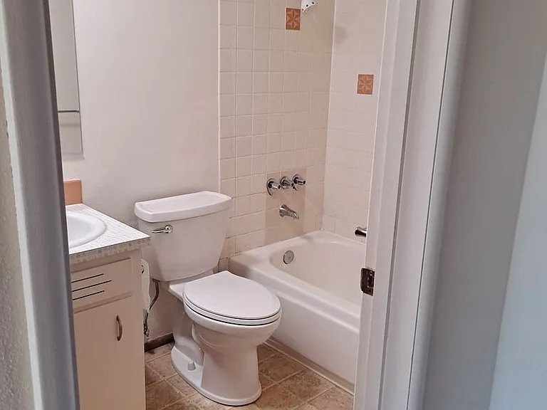 1600 Adkins St — Photo 2