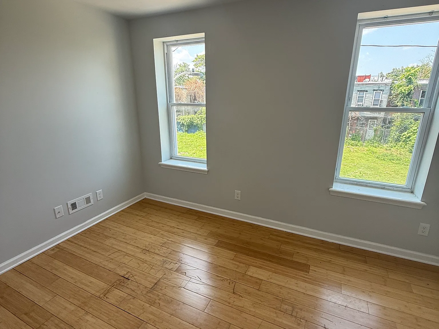 3 bed, $1,400 — Photo 3