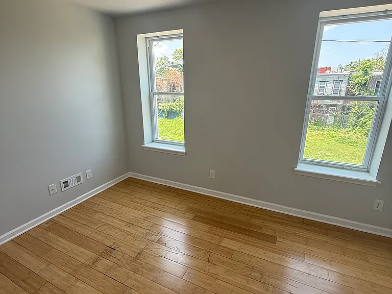 2325 N Cleveland St — Photo 3