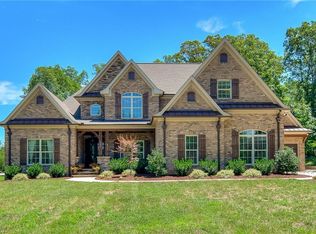 7566 Haw Meadows Dr, Kernersville, NC 27284