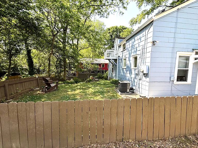 369 Sterling St NE — Photo 15