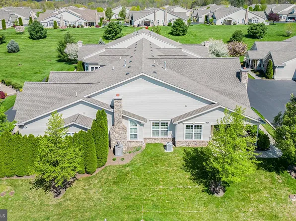 426 Pebble Beach Dr, Royersford, PA 19468