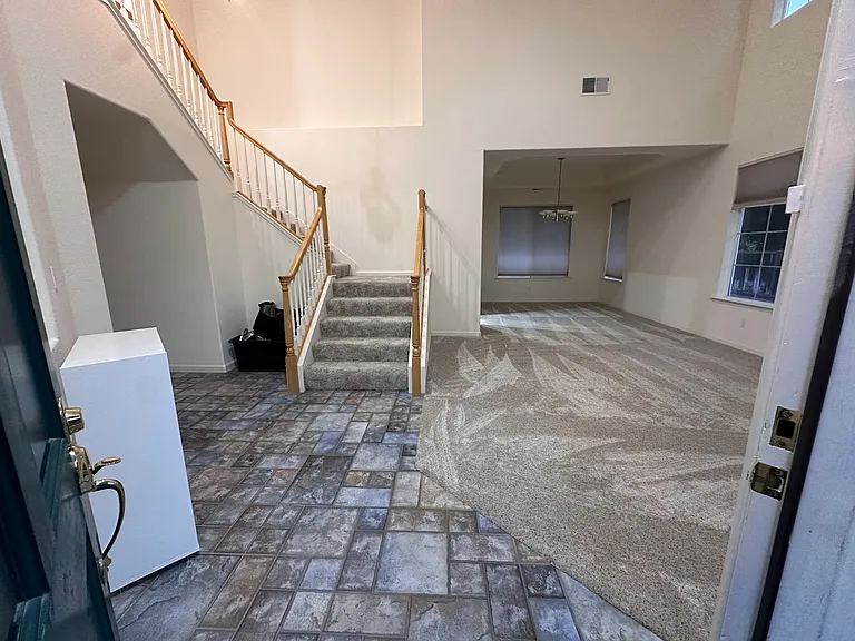 1550 Peregrine Dr — Photo 2
