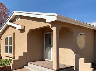 11 Sonrisa Del Cielo, Santa Fe, NM 87506