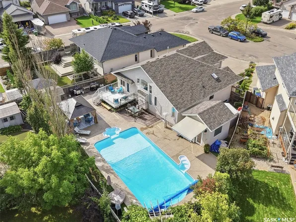 522 Bellmont Bay, Saskatoon, SK S7V 1K4