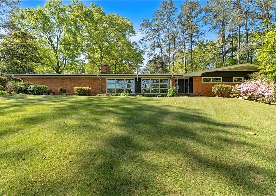 1st image of 403 Lakeside Dr