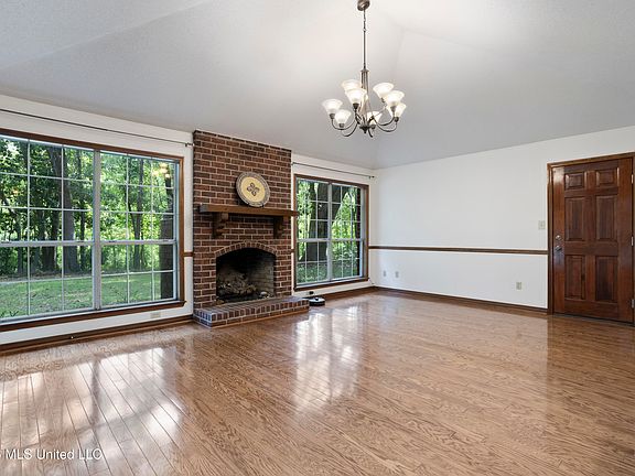 4th image of 1605 Fairhaven Dr