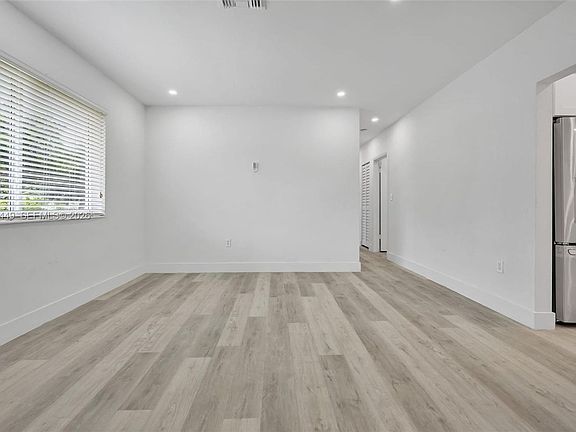 4th image of 1401 NE 152nd St