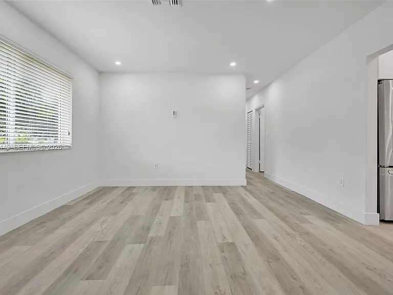 1401 NE 152nd St — Photo 4