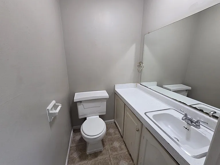 3021 Ashwood St — Photo 14