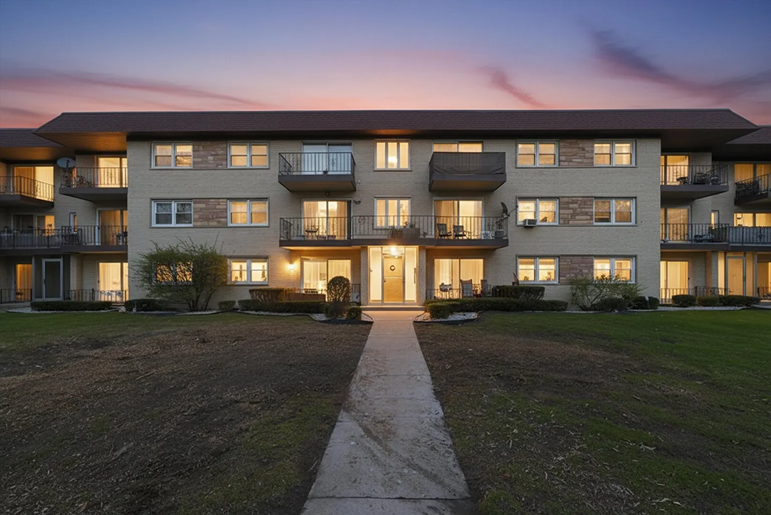 5211 N Potawatomie Ave Unit 206 photo 1