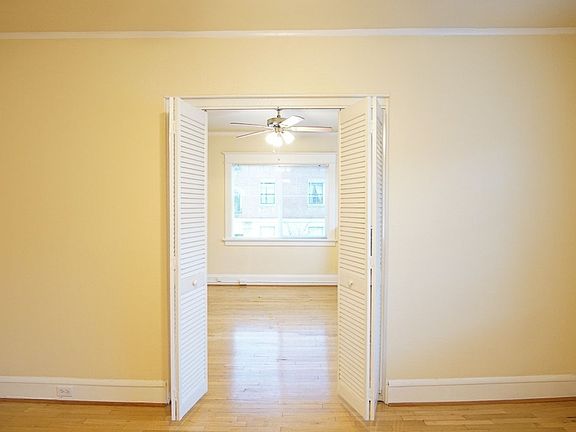 4th image of 2943 SE Alder St APT 14