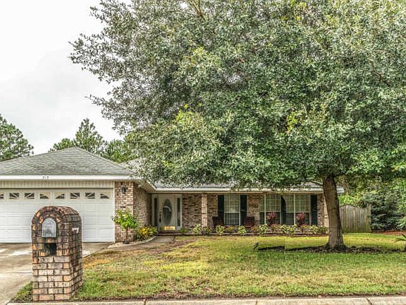 3rd image of 815 Lake Aire Dr