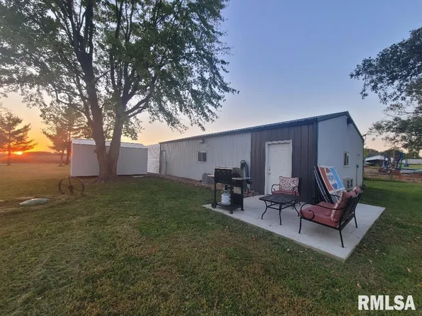 5888 County Road 1150 Rd E, Mc Leansboro, IL 62859