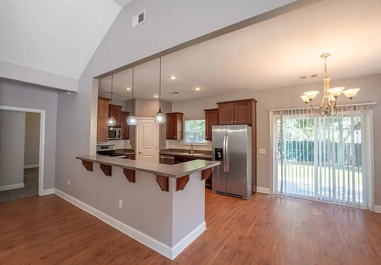156 Cottonham Ct — Photo 8