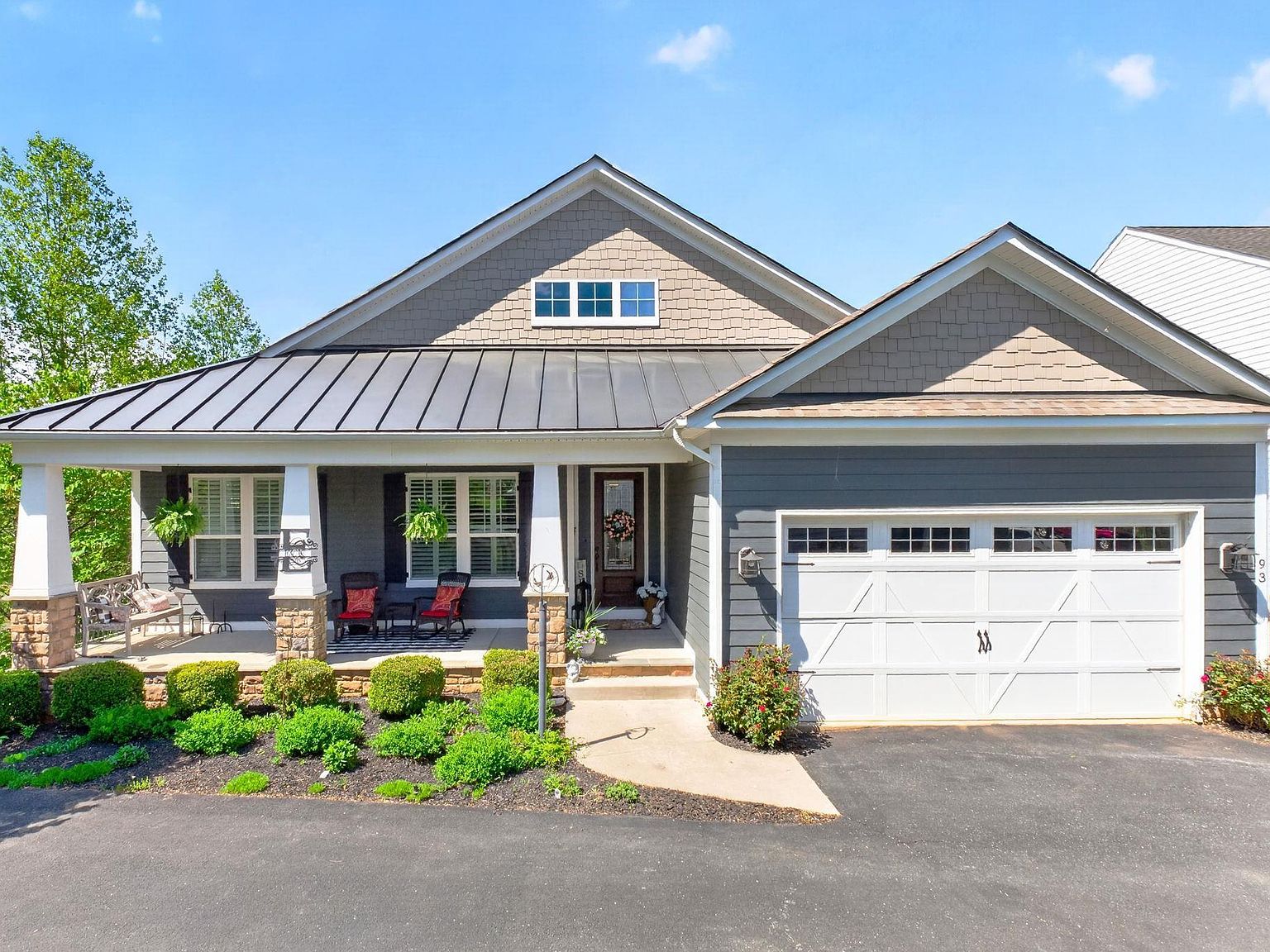 93 Lakeview Ct