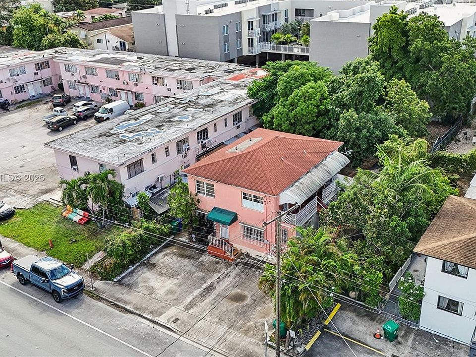 1st image of 984 SW 6th St