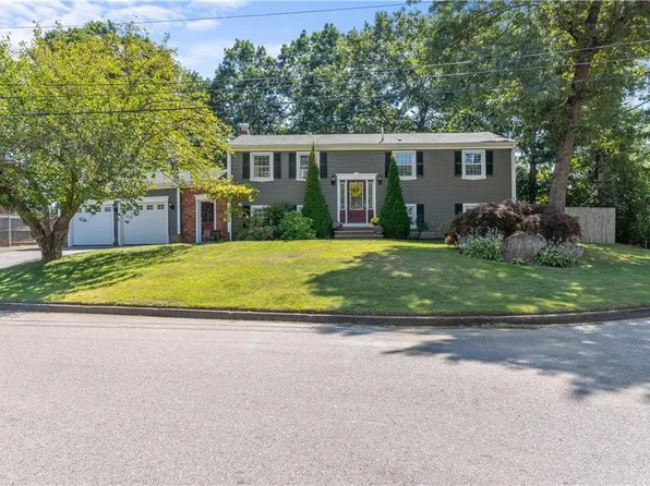 158 Acorn Ln, West Warwick, RI 02893