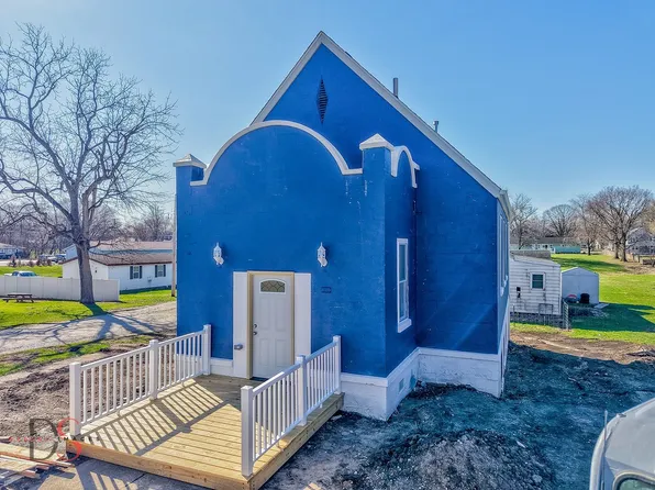 130 W Scott St, Seneca, IL 61360