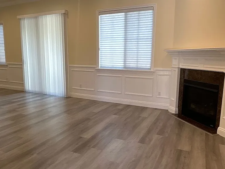 5552 Welland Ave — Photo 2