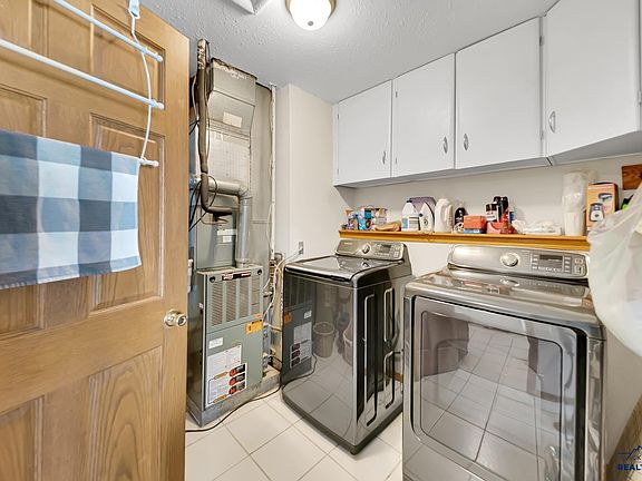 5th image of 402 E Meade St