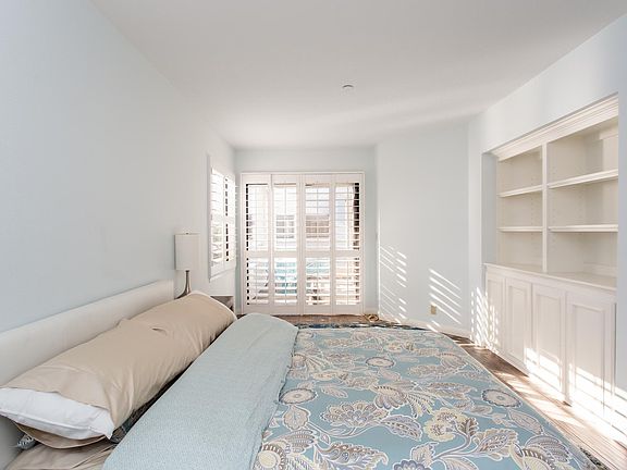 5th image of 150 Ocean Park Blvd Unit 523