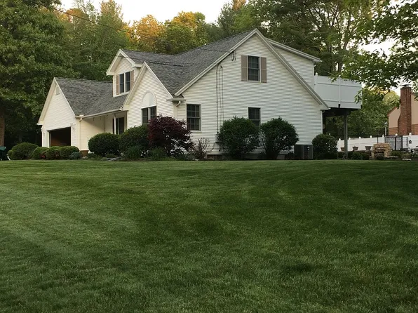 8 Palma Ln, Westfield, MA 01085