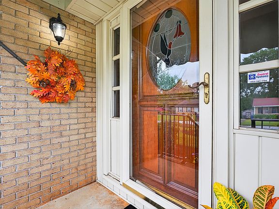 5th image of 208 Saint Matthews Ln