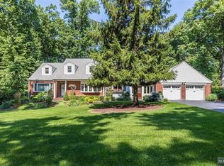 411 Glendale Rd, Wyckoff, NJ 07481