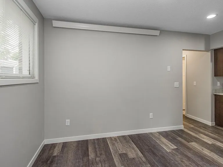 304 4th Ave NW #2 — Photo 6