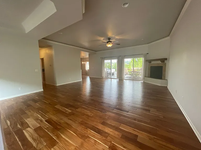 228 Winchester Creek Ave — Photo 3