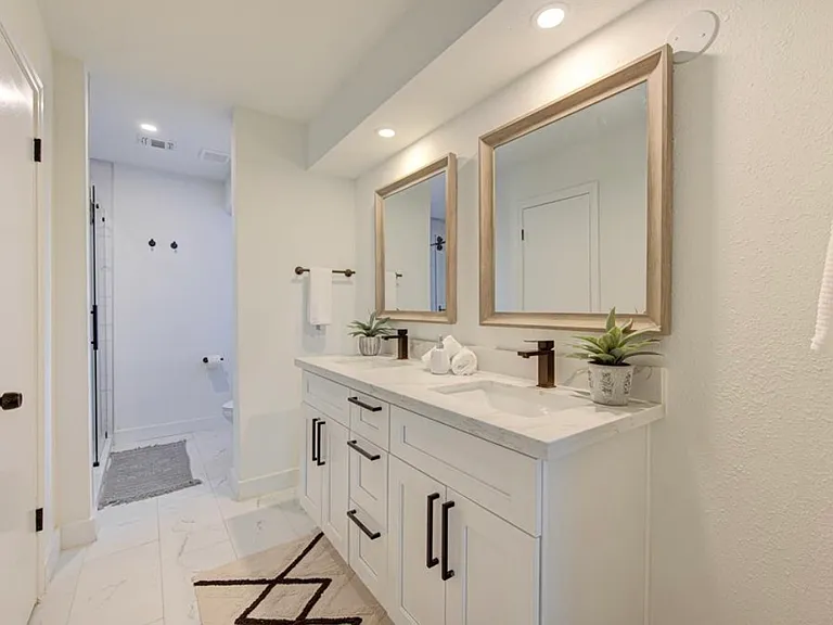 11010 Wickersham Ln — Photo 18