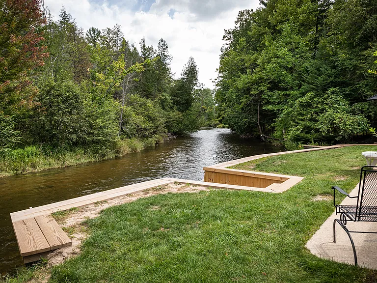 1447 E River Rd — Photo 57