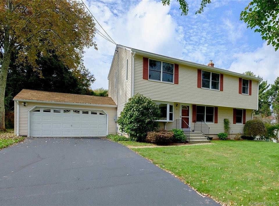 1st image of 15 Diane Dr