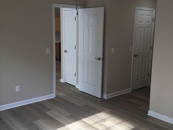 4th image of 103 Park Place Ave APT B