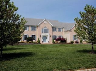 28 Millennium Dr, Columbus, NJ 08022