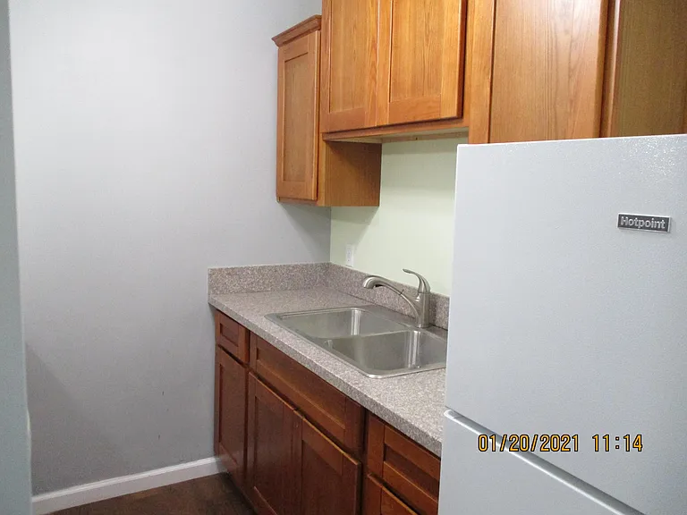 3233 W St — Photo 4