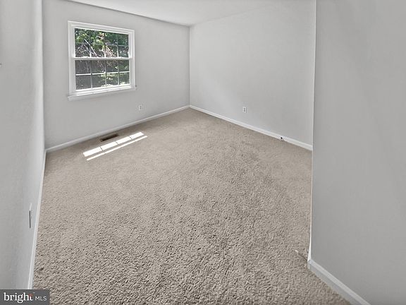 3rd image of 4229 Stockbridge Dr