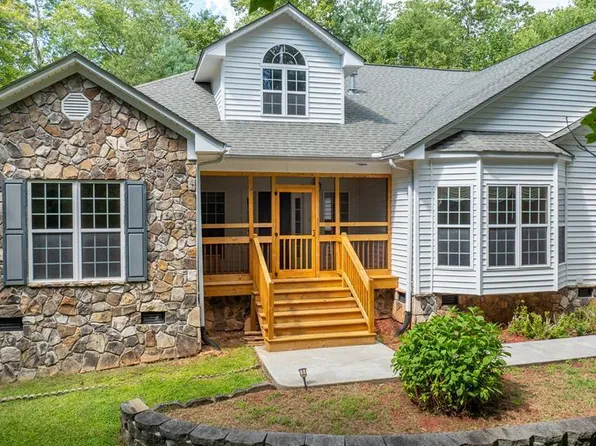 506 Chapel Hill Dr, Franklin, NC 28734