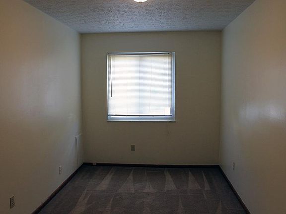 5th image of 2415 Glenmawr Ave