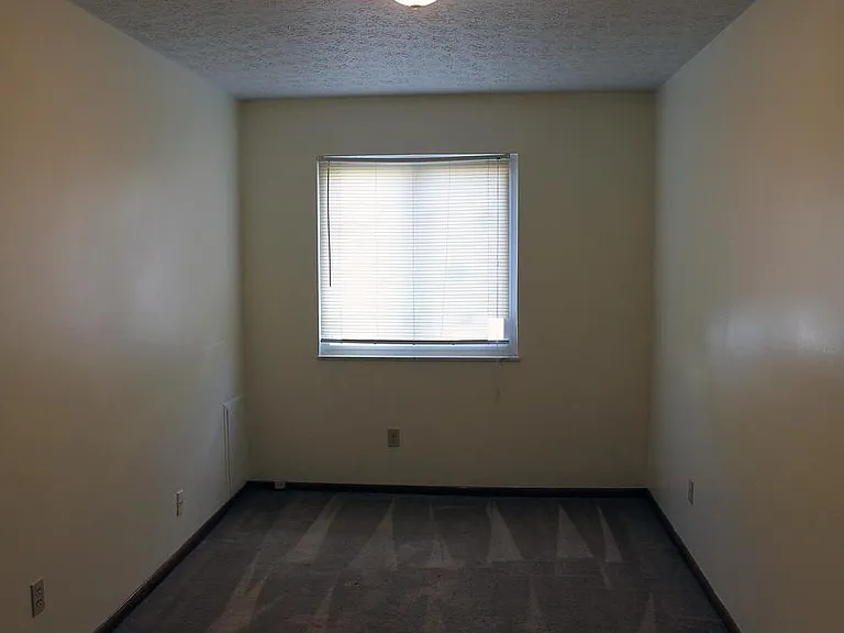 2415 Glenmawr Ave — Photo 5