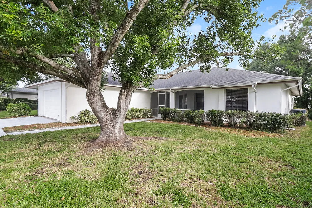 3 bed, 2.0 bath, 2492 sqft, $2,430 — Photo 3