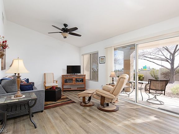 5th image of 10627 Mission Lakes Ave